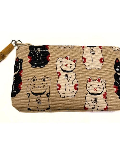 Load image into Gallery viewer, 日本製 招き猫 竹玉付ファスナー小銭入
