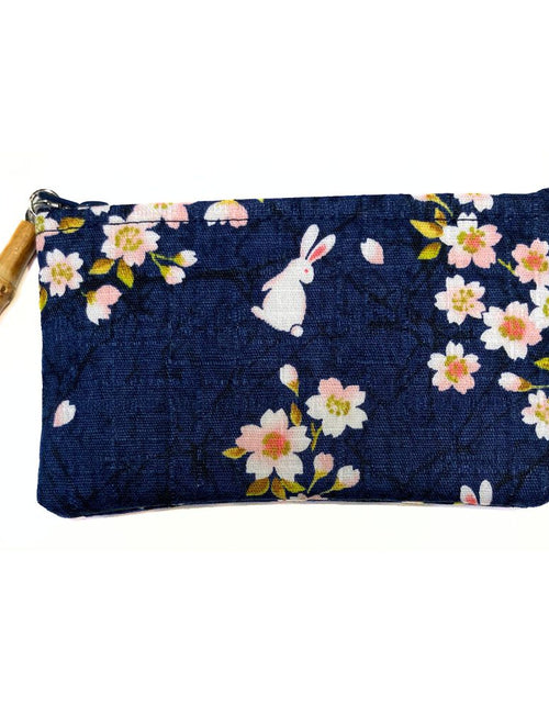Load image into Gallery viewer, 日本製 桜うさぎ 竹玉付ファスナー小銭入
