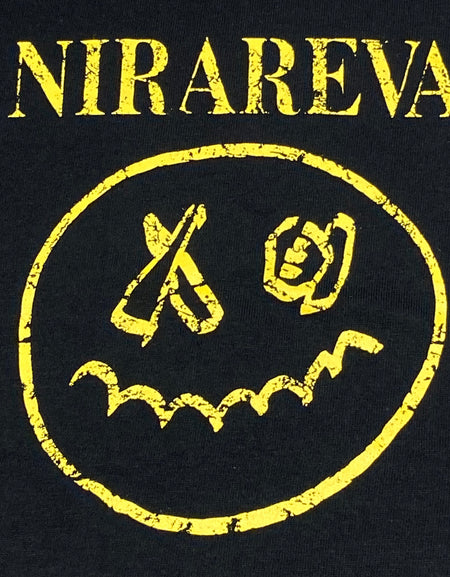 NIRAREVA Tシャツ