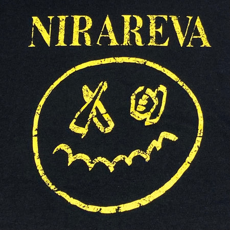 NIRAREVA Tシャツ