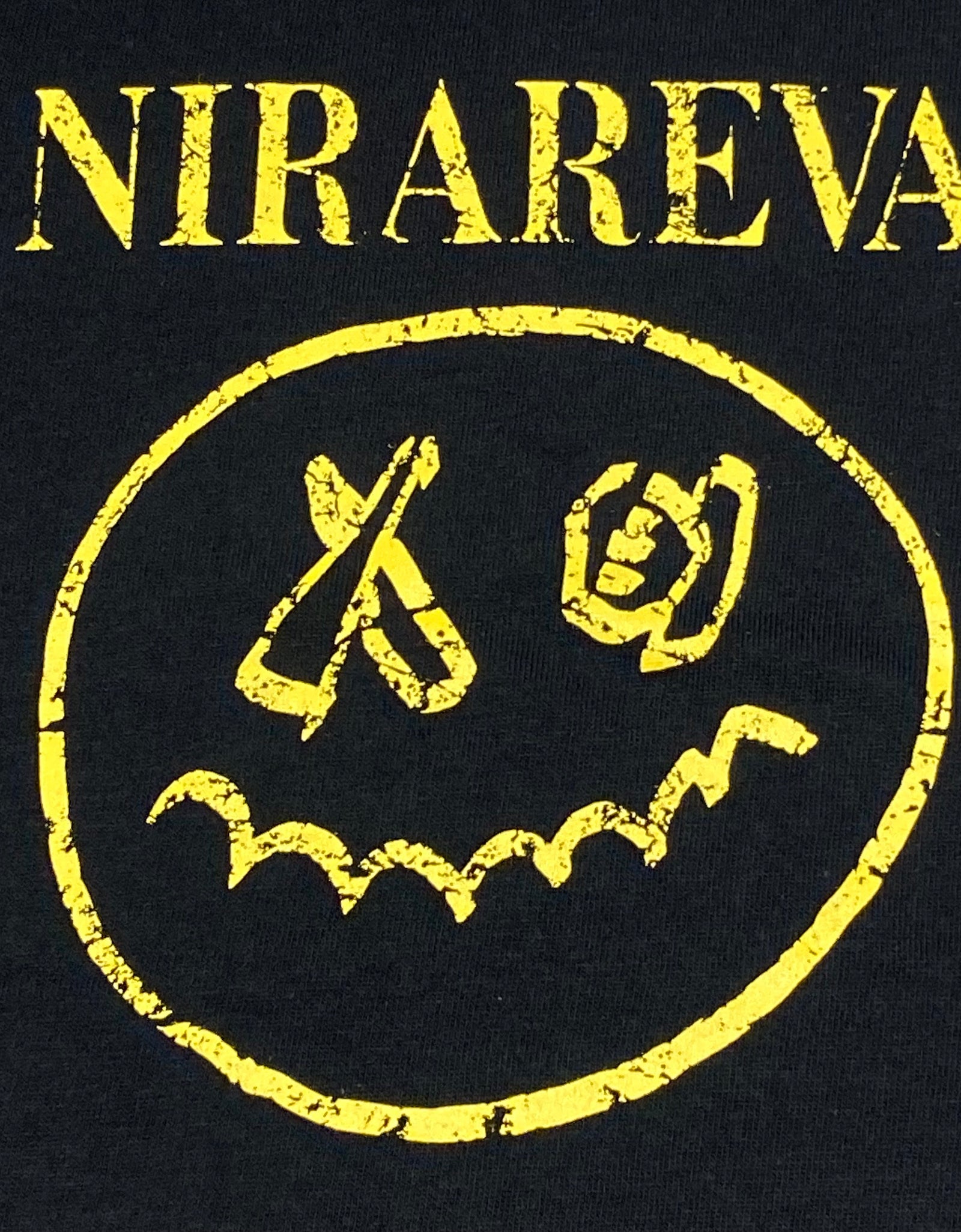 NIRAREVA Tシャツ