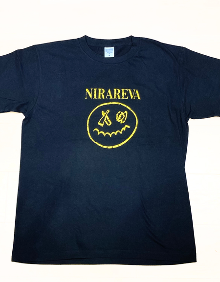 NIRAREVA Tシャツ