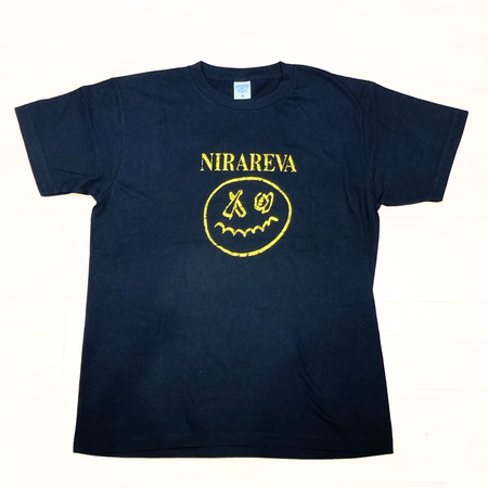 NIRAREVA Tシャツ